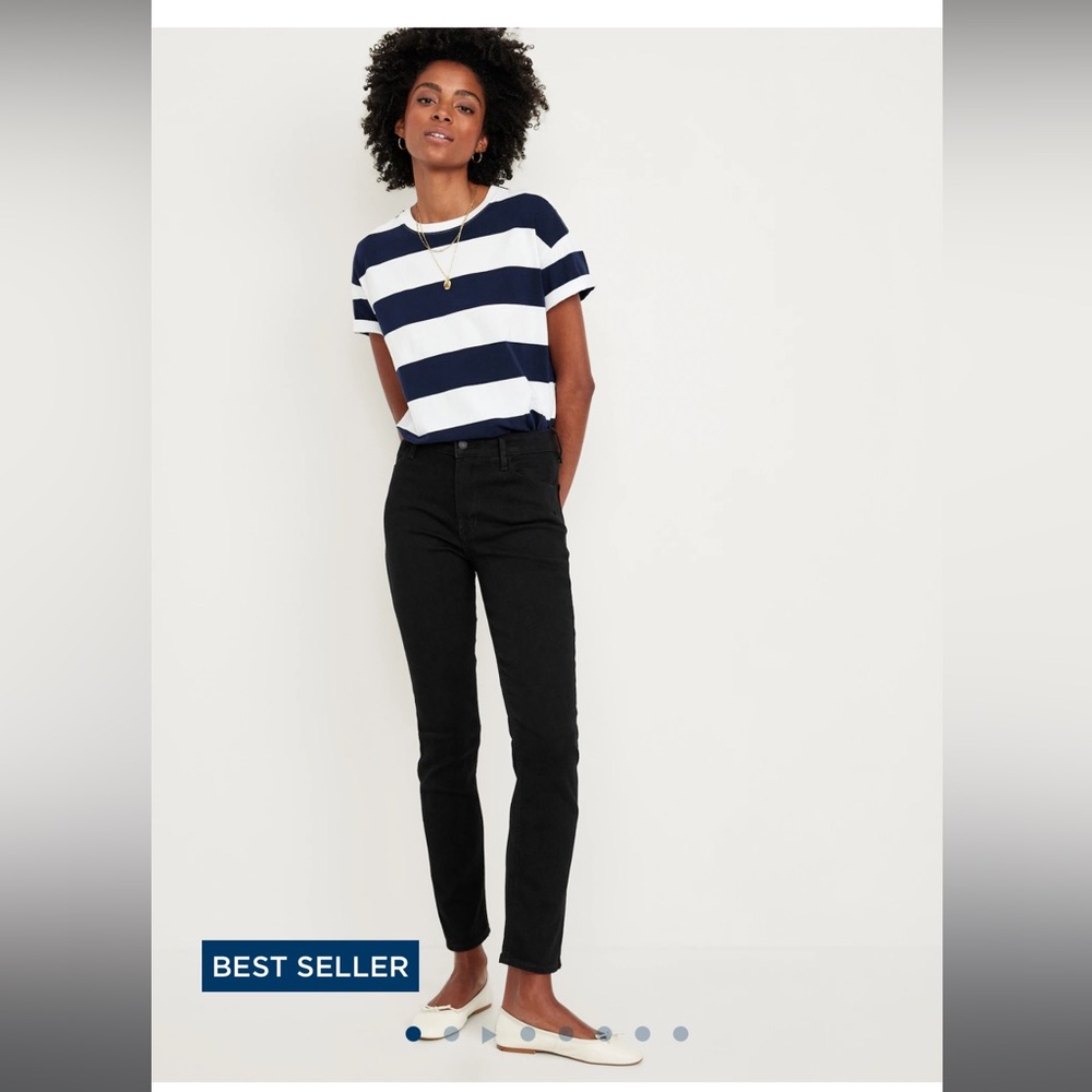 Old Navy Tall High-rise Straight Jean in jet black. Nwot. Size 10.